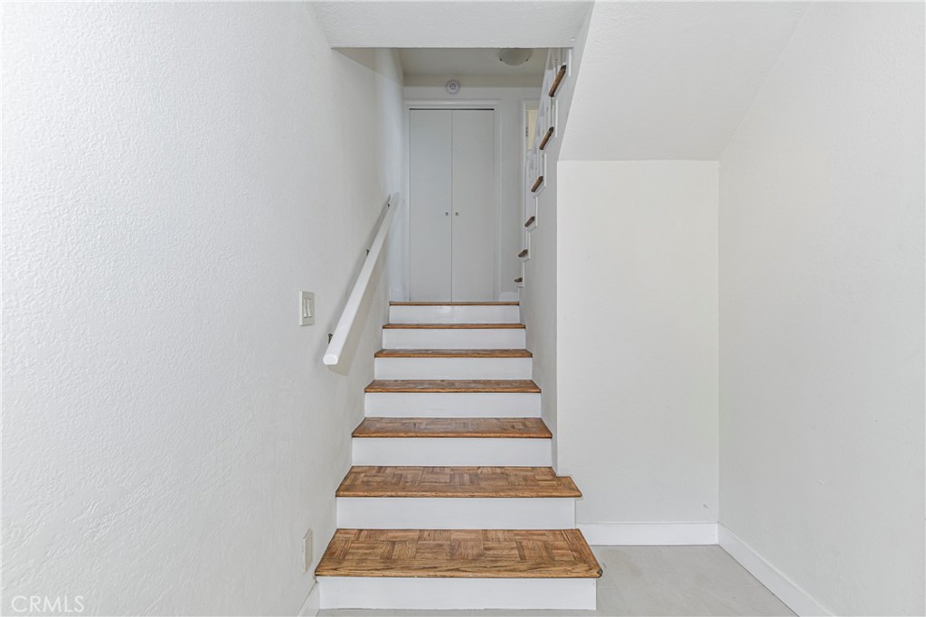 1141 17th Street, Unit 5 Santa Monica, CA 90403 - Photo 7 of 43 a view of entryway