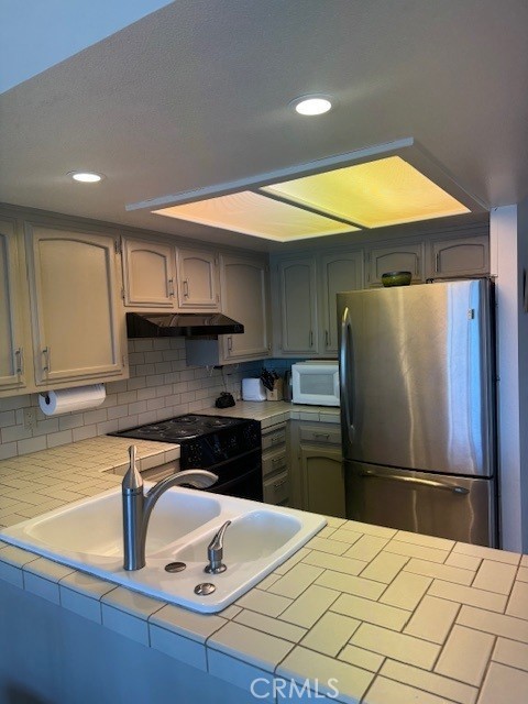 557 Lucerne Street Cayucos, CA 93430 - Photo 47 of 51 Kitchen