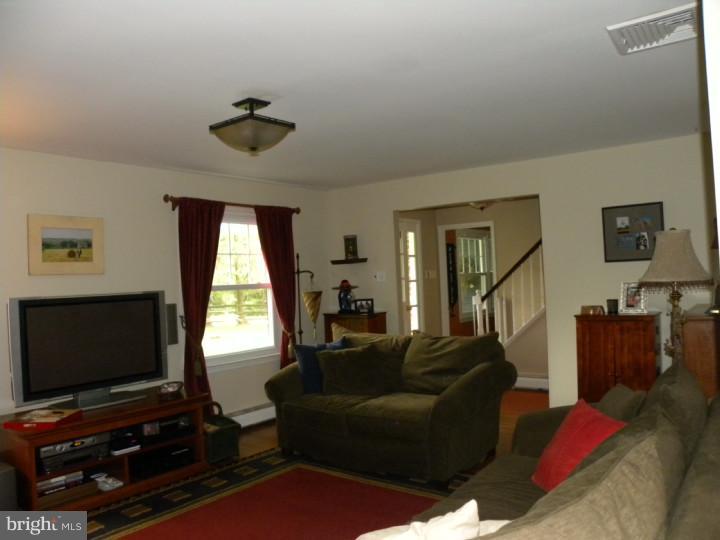 321 West Rose Valley Road Wallingford, PA 19086 - Photo 11 of 19 Living Room