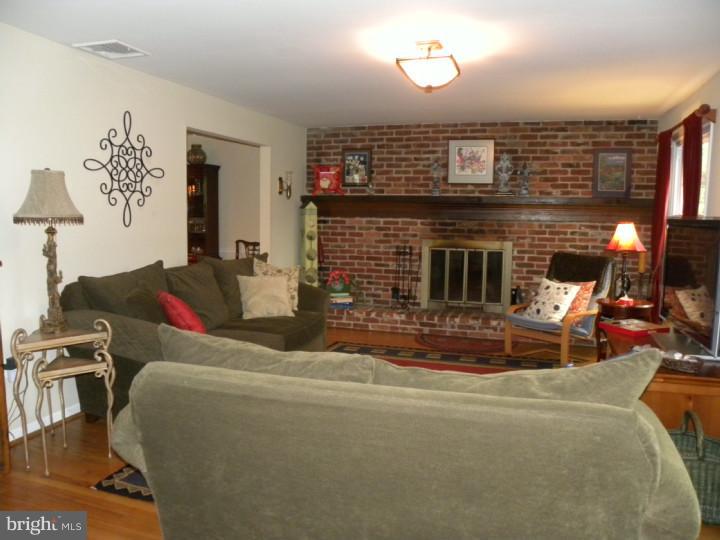 321 West Rose Valley Road Wallingford, PA 19086 - Photo 12 of 19 Living Room