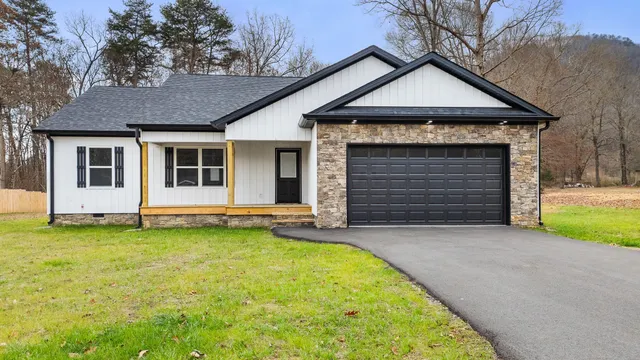 $344,000 | 402 Old State Highway 8, Dunlap, TN 37327