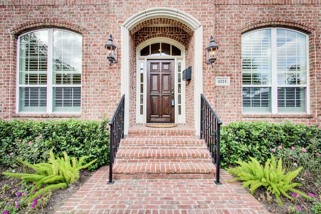 4324 Ione Street Bellaire, TX 77401 - Photo 2 of 32