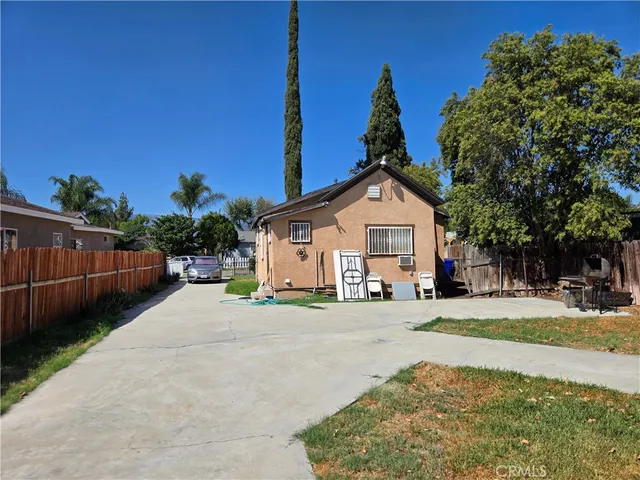 a house view with a outdoor space