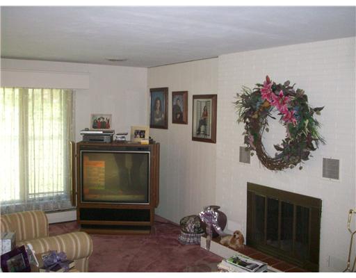 460 Collier Road Mercer, PA 16137 - Photo 5 of 18 Living Room.