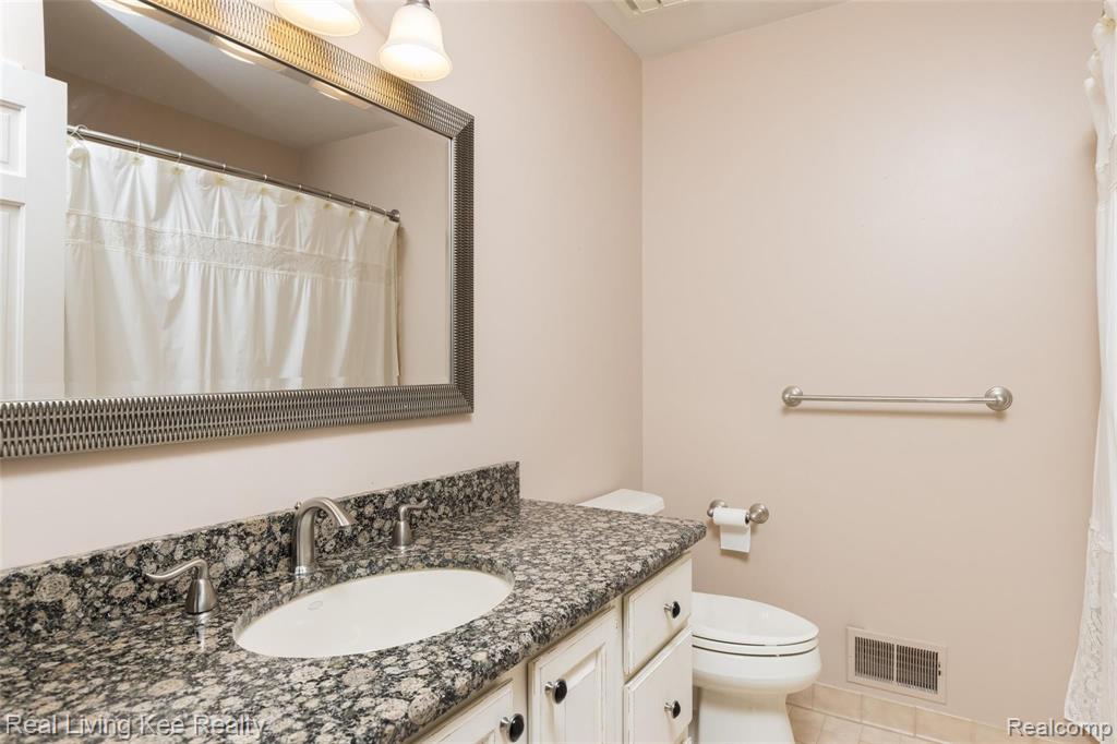 1427 Ridge Court Rochester, MI 48306 - Photo 35 of 50