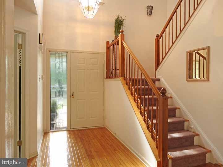 23 Ruby Court Newtown, PA 18940 - Photo 2 of 22 Foyer