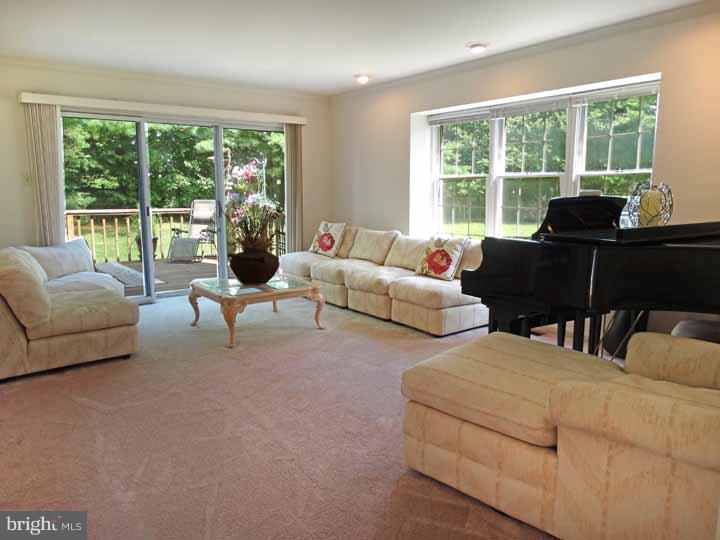 23 Ruby Court Newtown, PA 18940 - Photo 3 of 22 Living Room