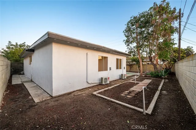 $1,100,000 | 928 South Laurel Street, Santa Ana, CA 92704