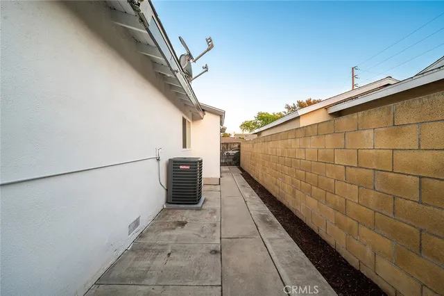 $1,100,000 | 928 South Laurel Street, Santa Ana, CA 92704
