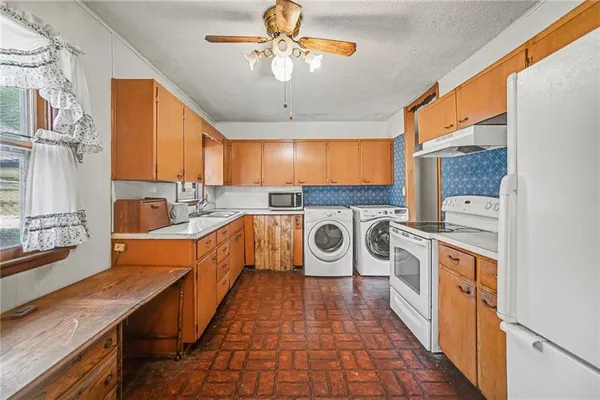 $159,900 | 17527 Bellevue Drive, Atchison, KS 66002