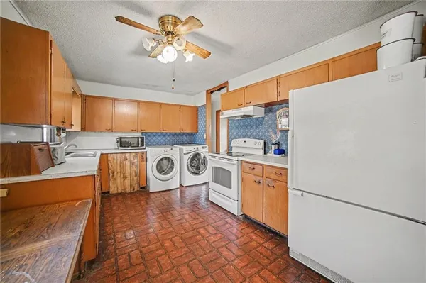 $159,900 | 17527 Bellevue Drive, Atchison, KS 66002