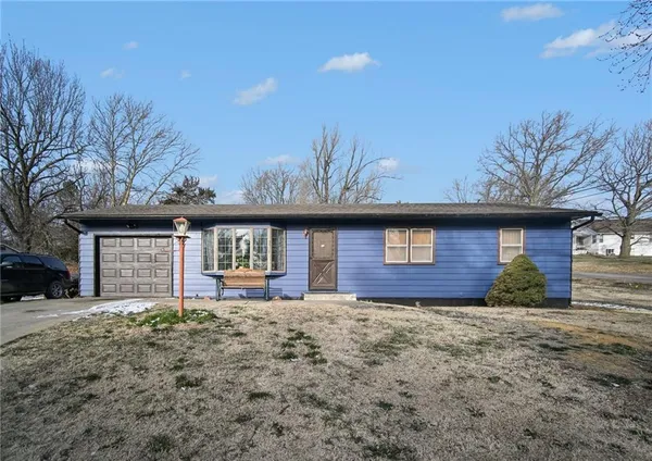 $159,900 | 17527 Bellevue Drive, Atchison, KS 66002