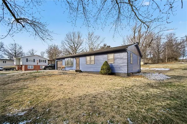 $159,900 | 17527 Bellevue Drive, Atchison, KS 66002