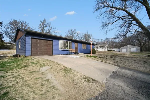 $159,900 | 17527 Bellevue Drive, Atchison, KS 66002
