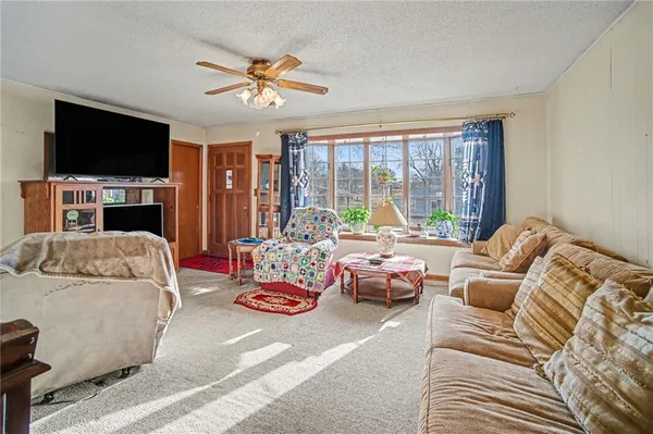 $159,900 | 17527 Bellevue Drive, Atchison, KS 66002