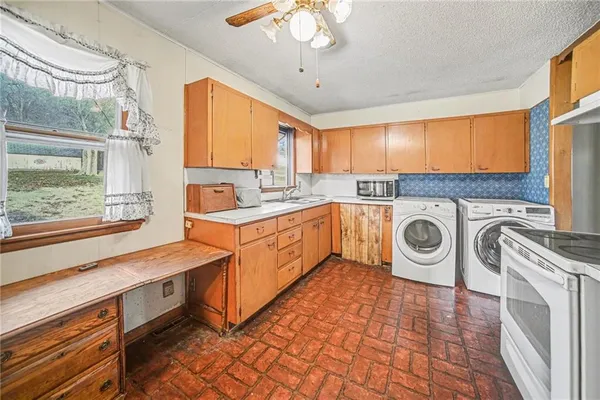 $159,900 | 17527 Bellevue Drive, Atchison, KS 66002