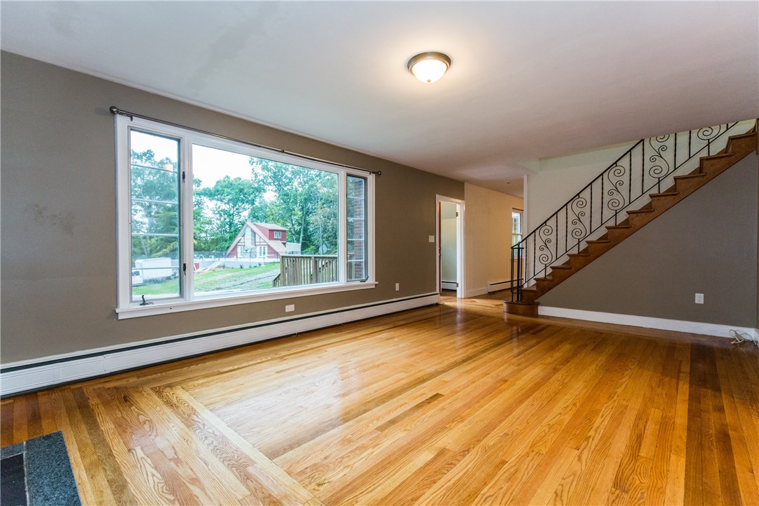 835 Great Road North Smithfield, RI 02896 - Photo 5 of 31 Living Room