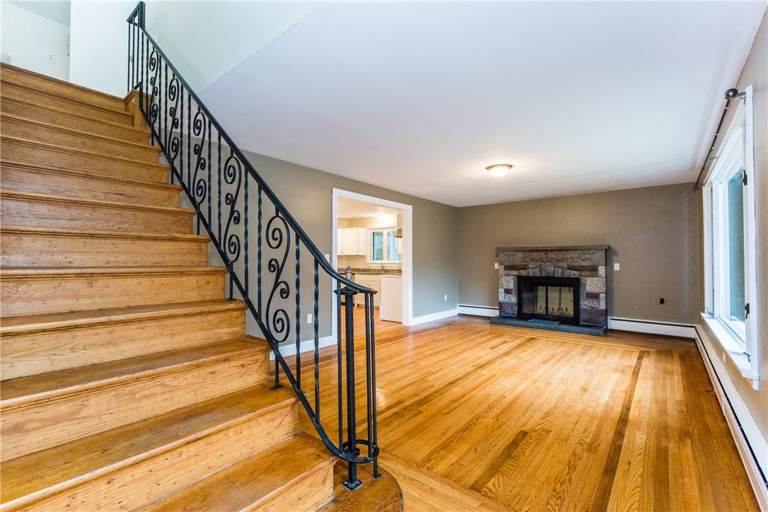 835 Great Road North Smithfield, RI 02896 - Photo 7 of 31 Living Room