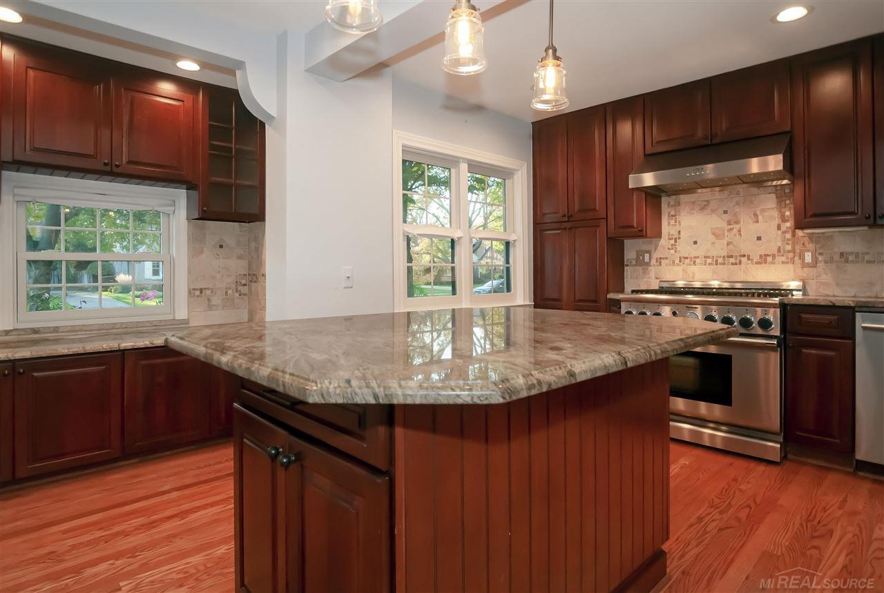 820 Lincoln Road Grosse Pointe, MI 48230 - Photo 10 of 49 50060180-9.JPG