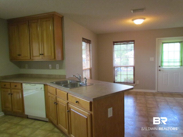 500 West Rose Avenue Foley, AL 36535 - Photo 15 of 21 New Paint-Kitchen