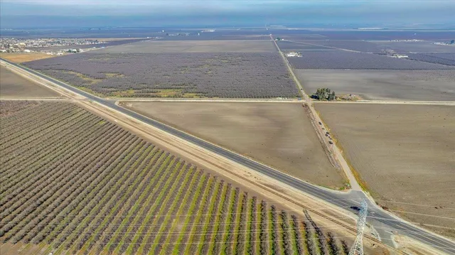 $3,250,000 | 9460 South Yuba Avenue, San Joaquin, CA 93660