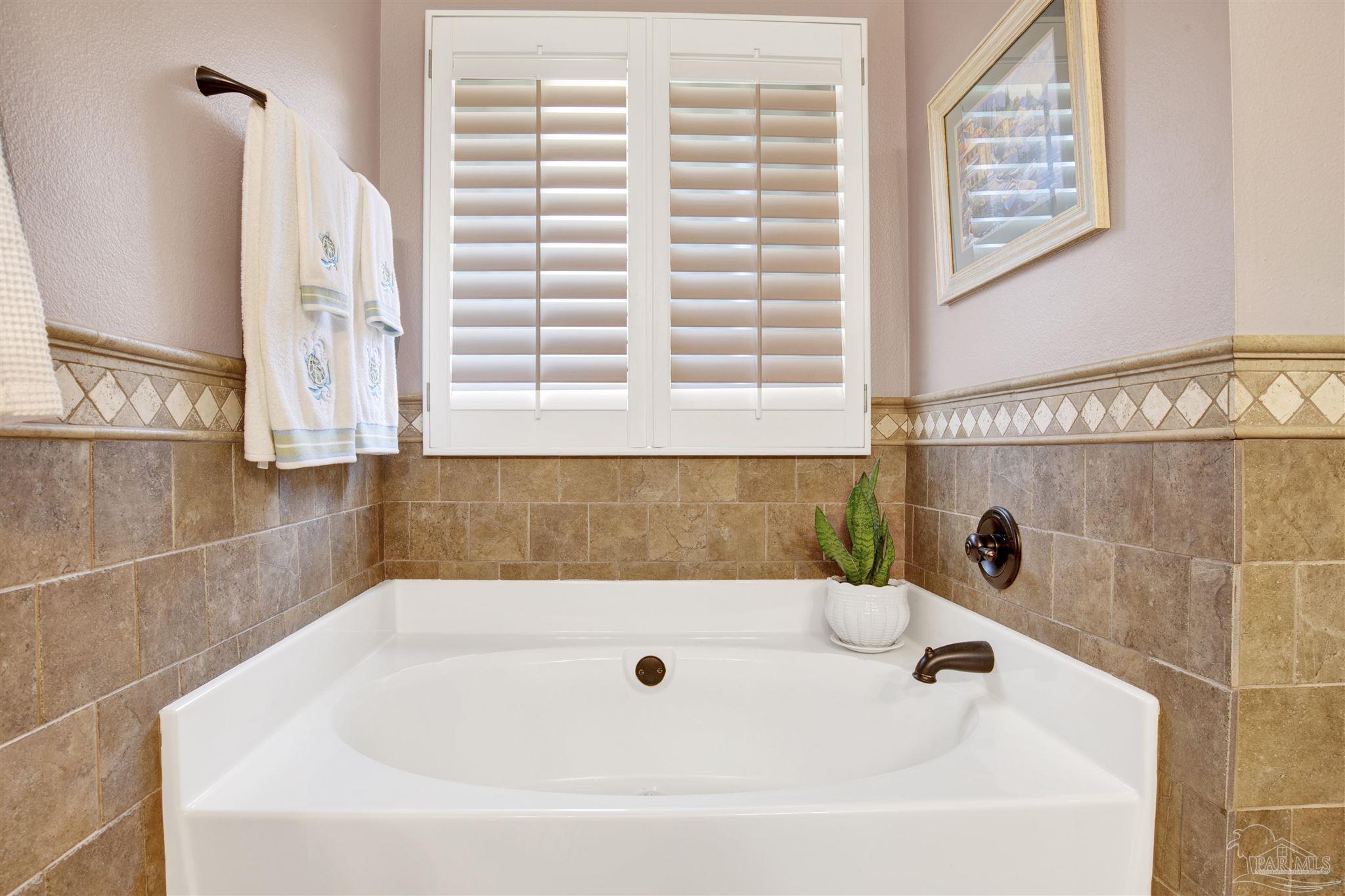 7074 Raburn Road Pensacola, FL 32526 - Photo 19 of 39 Gallery Image 19