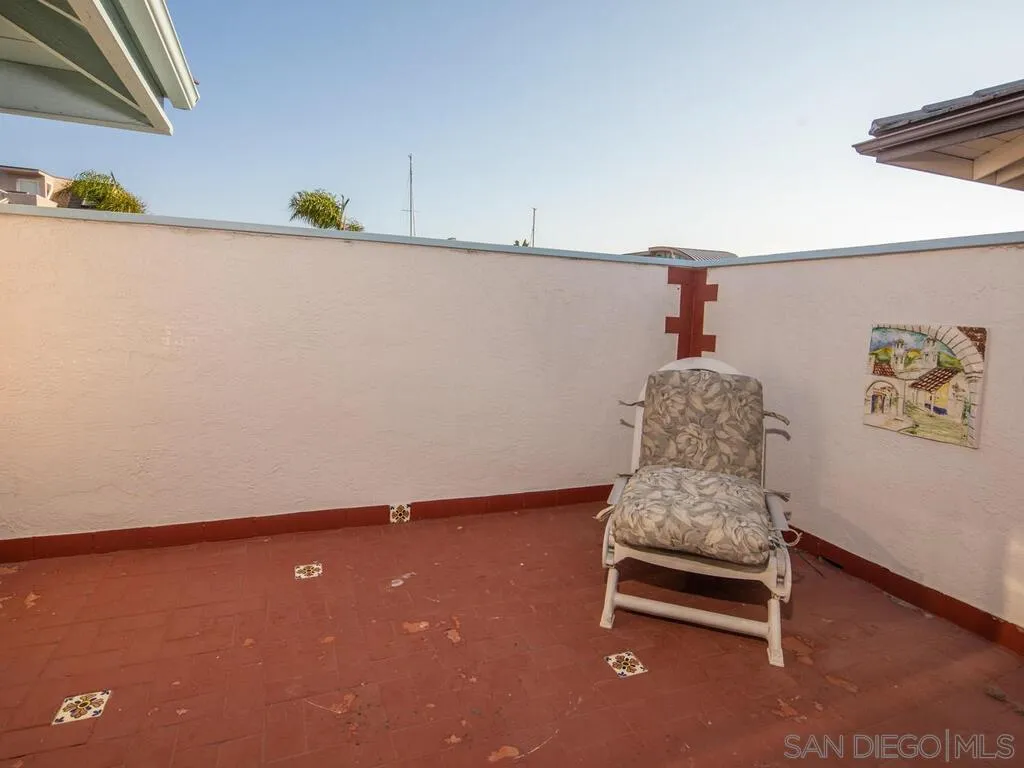 51 Green Turtle Road Coronado, CA 92118 - Photo 32 of 46 a room with a table and chair