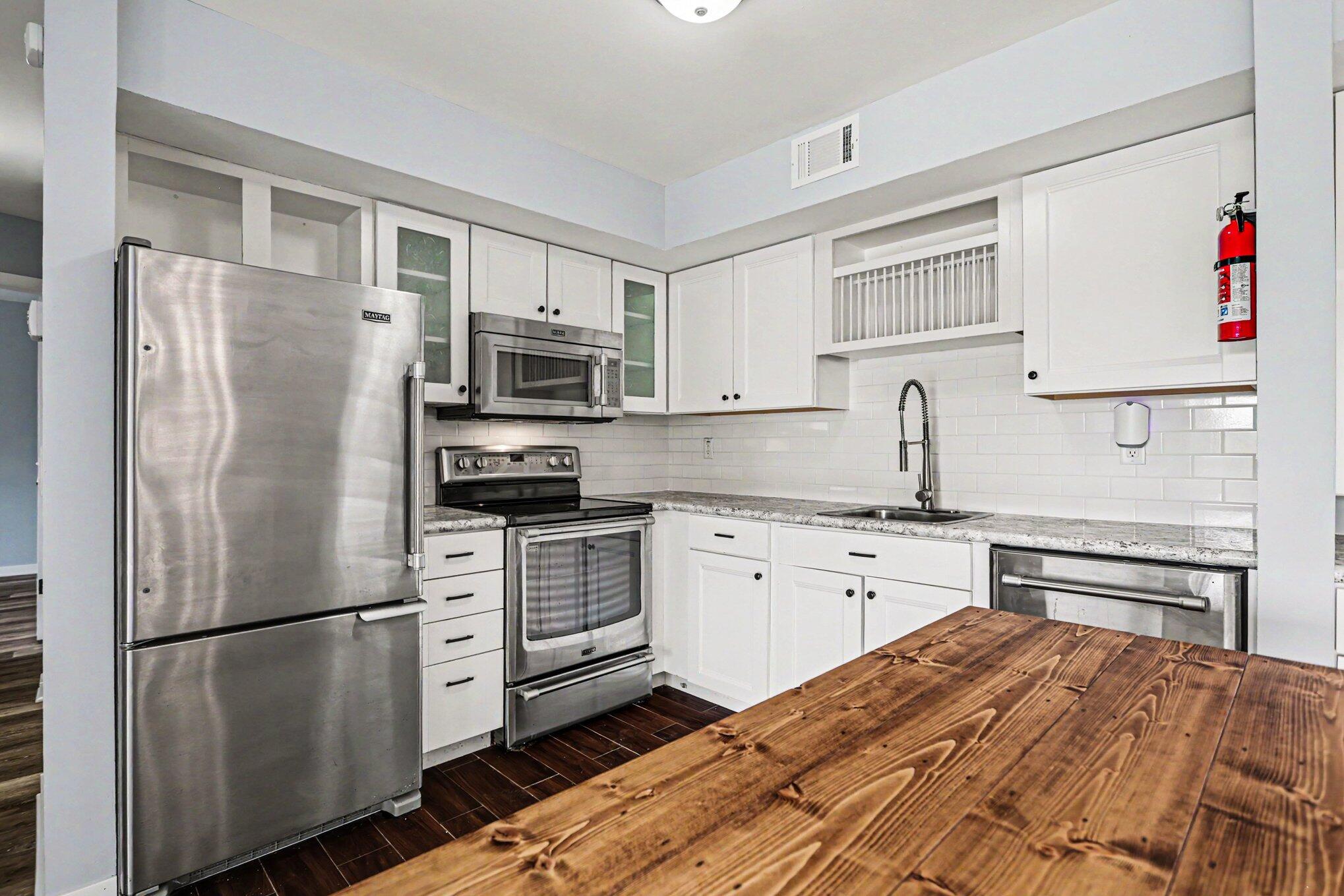 734 West Kilgore Road, Unit 303 Kalamazoo, MI 49008 - Photo 6 of 33 Kitchen