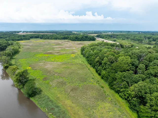 a view of a green field with lots of green space