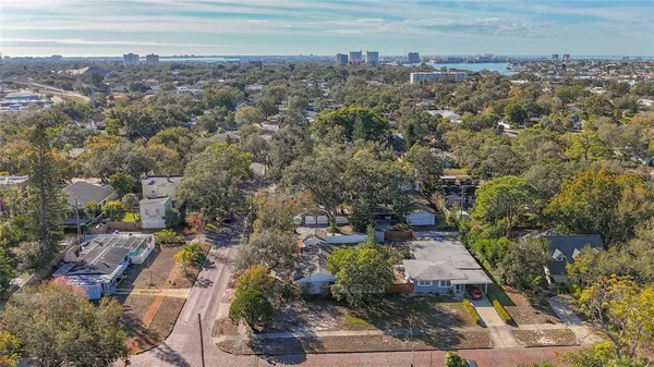 $3,000 | 424 72nd Street North, St. Petersburg, FL 33710