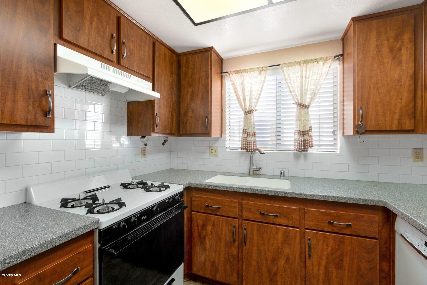 270 East Bard Road Oxnard, CA 93033 - Photo 8 of 22 007_270-e-bard-rd-009