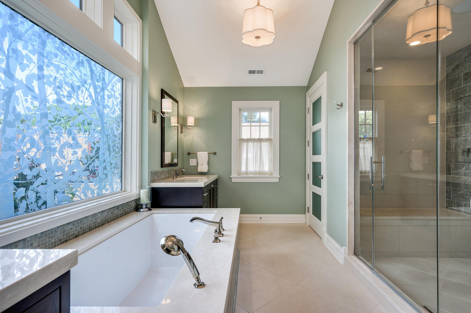 4136 North Greenview Avenue Chicago, IL 60613 - Photo 26 of 56 a bathroom with a tub sink and mirror