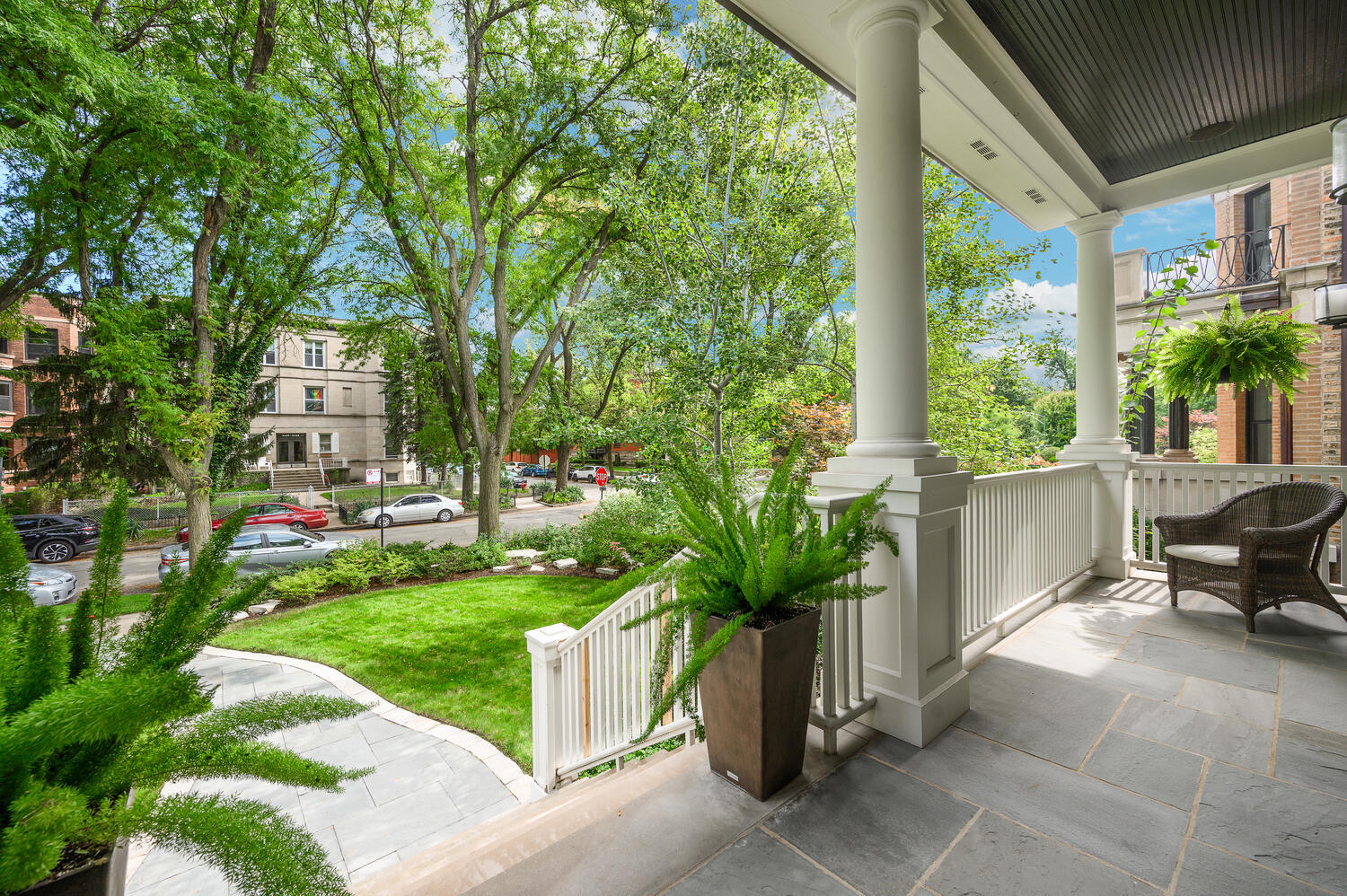 4136 North Greenview Avenue Chicago, IL 60613 - Photo 3 of 56 a garden view with a seating space