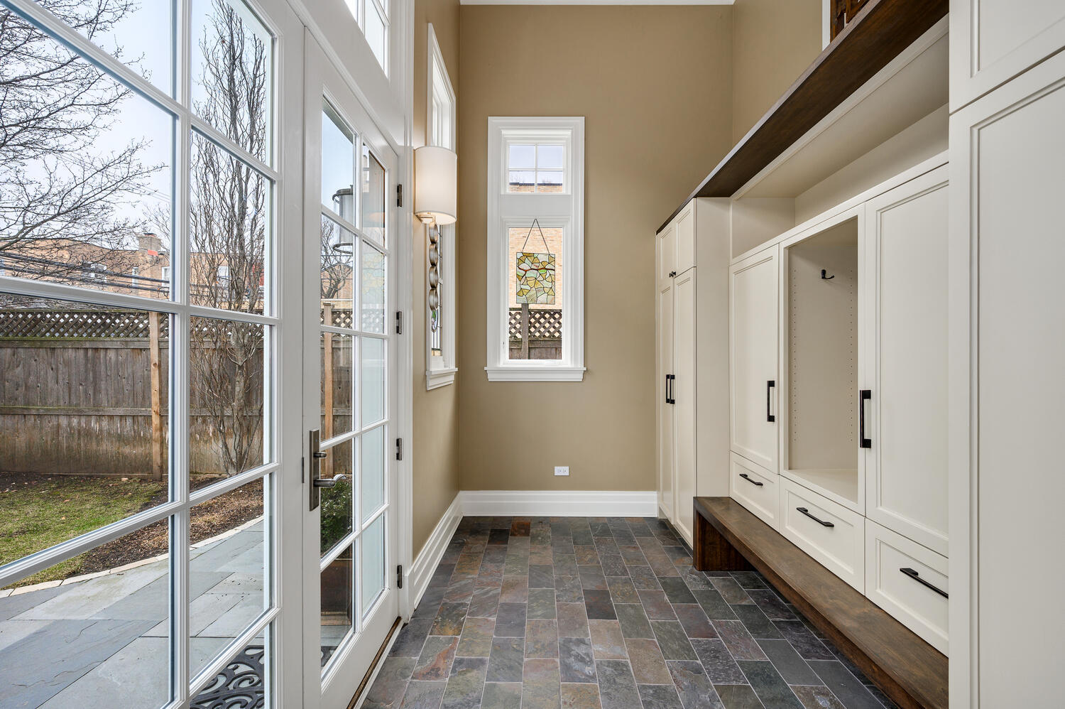 4136 North Greenview Avenue Chicago, IL 60613 - Photo 45 of 56 a view of a bathroom with a tub and shower