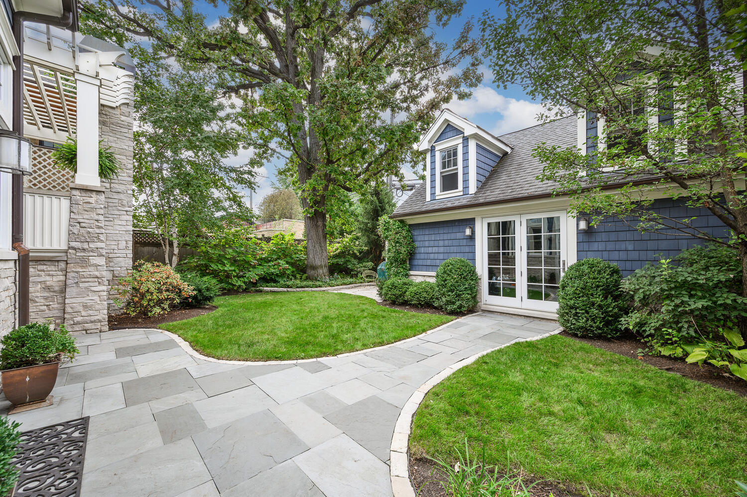 4136 North Greenview Avenue Chicago, IL 60613 - Photo 49 of 56 front view of a house with a yard