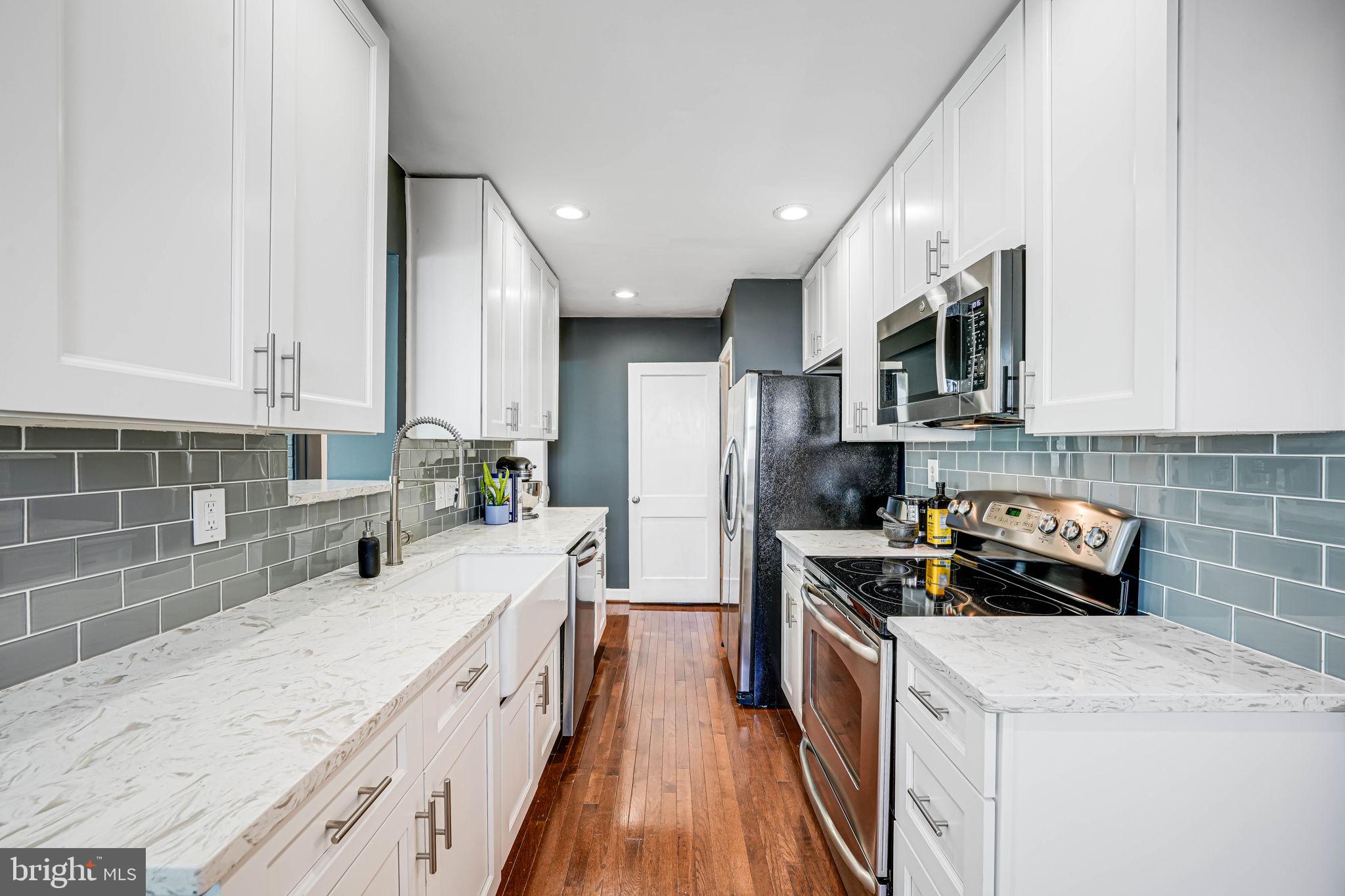 7306 Wayne Drive Annandale, VA 22003 - Photo 8 of 42 Stainless steel appliances