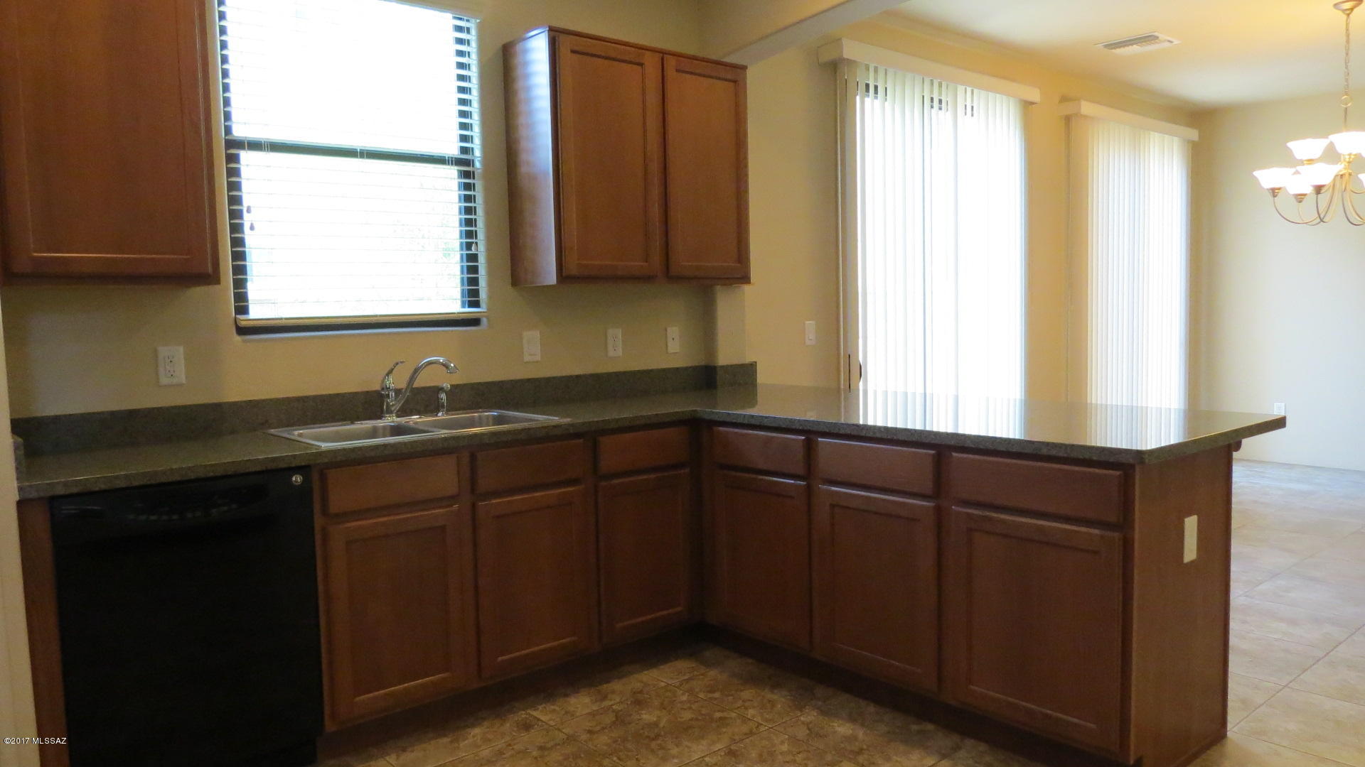 283 East Croydon Park Road Tucson, AZ 85704 - Photo 9 of 32