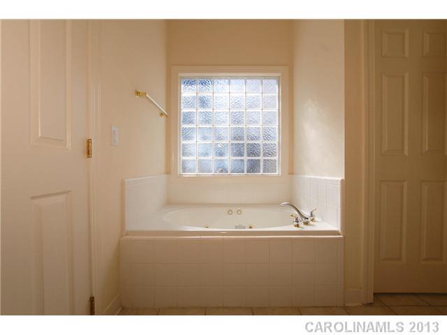 137 Sardis Pointe Road Matthews, NC 28105 - Photo 13 of 16 a view of bathroom with bathtub