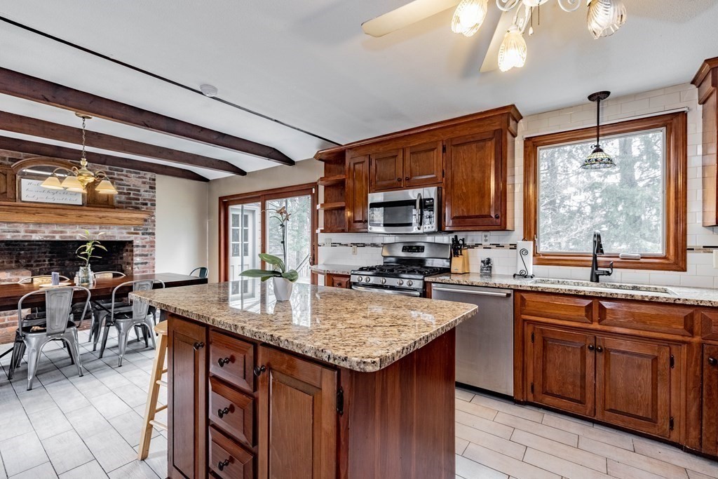 1 Lance Lane Wilbraham, MA 01095 - Photo 5 of 36 Gallery Image 5