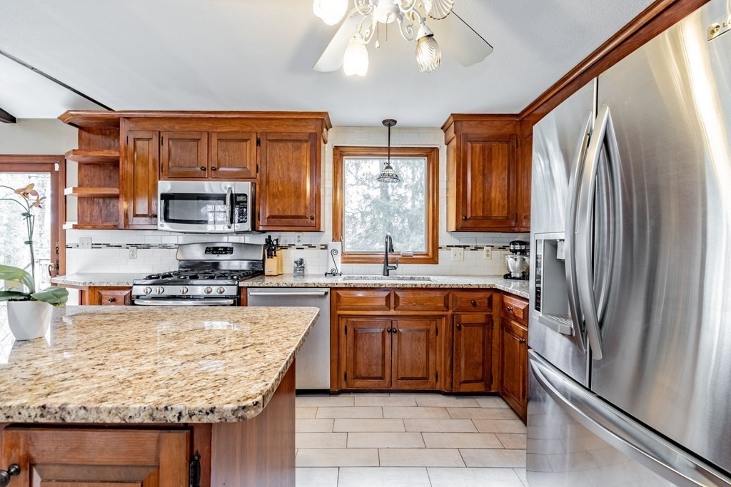 1 Lance Lane Wilbraham, MA 01095 - Photo 7 of 36 Gallery Image 7