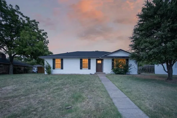 $265,000 | 121 Hillside Lane, DeSoto, TX 75115
