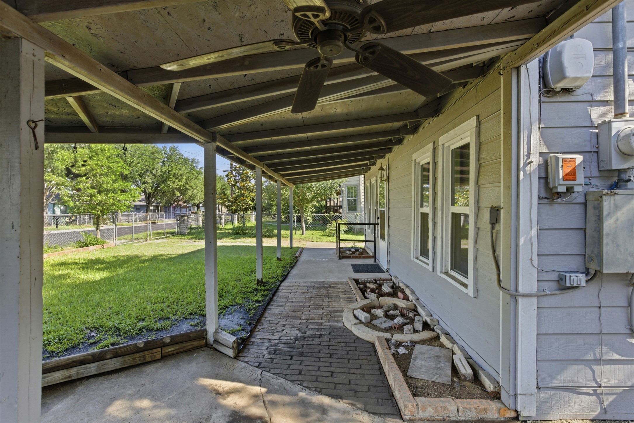 1313 Perez Street Austin, TX 78721 - Photo 12 of 20
