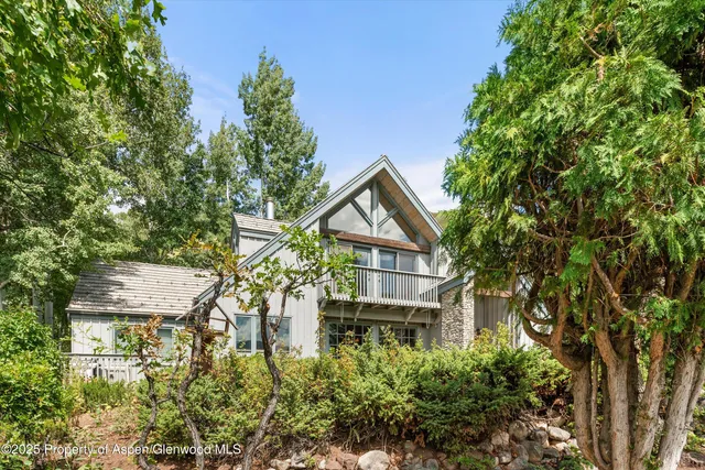 a house view with a outdoor space