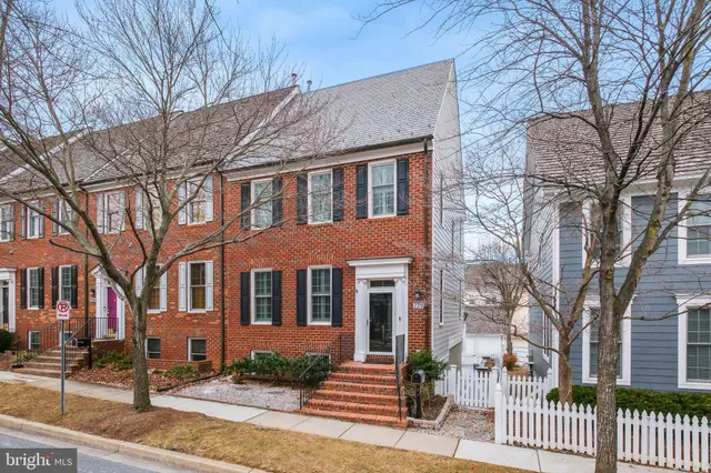 $935,000 | 220 Thaxton Street, Gaithersburg, MD 20878