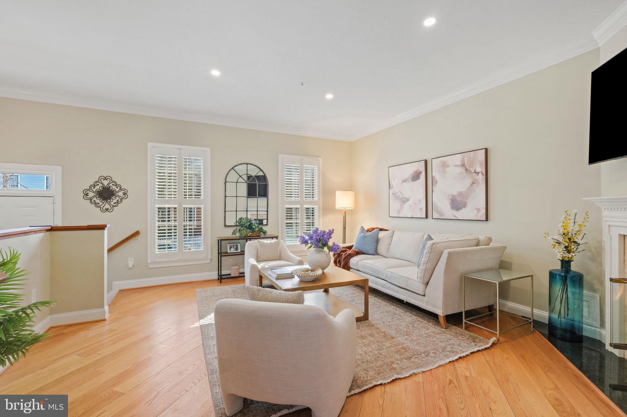 220 Thaxton Street Gaithersburg, MD 20878 - Photo 11 of 61 a living room with furniture and a large window