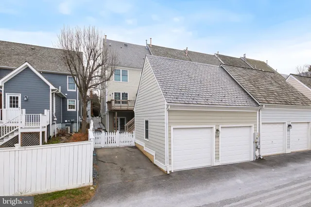 $935,000 | 220 Thaxton Street, Gaithersburg, MD 20878