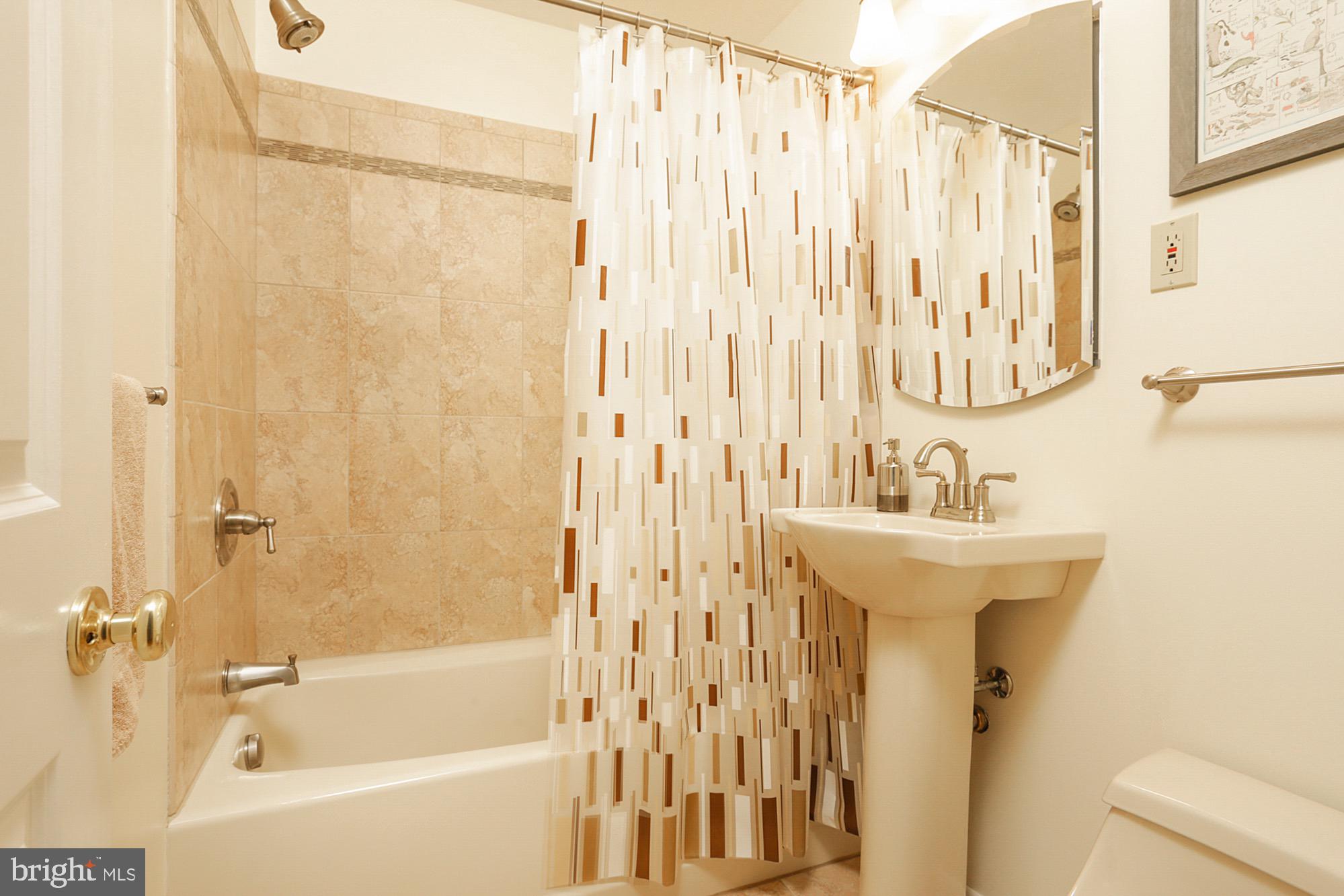 12 Randall Road Princeton, NJ 08540 - Photo 18 of 39 Second Full Bathroom with Tub/Shower