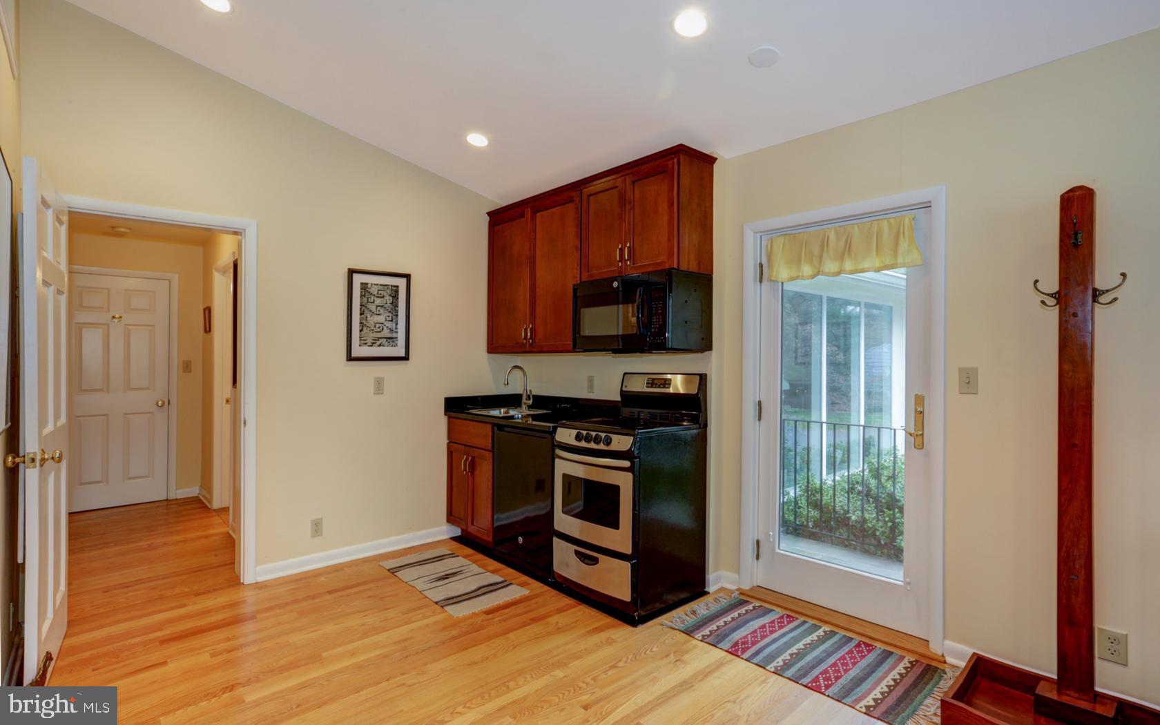 12 Randall Road Princeton, NJ 08540 - Photo 27 of 39 Apartment Kitchen