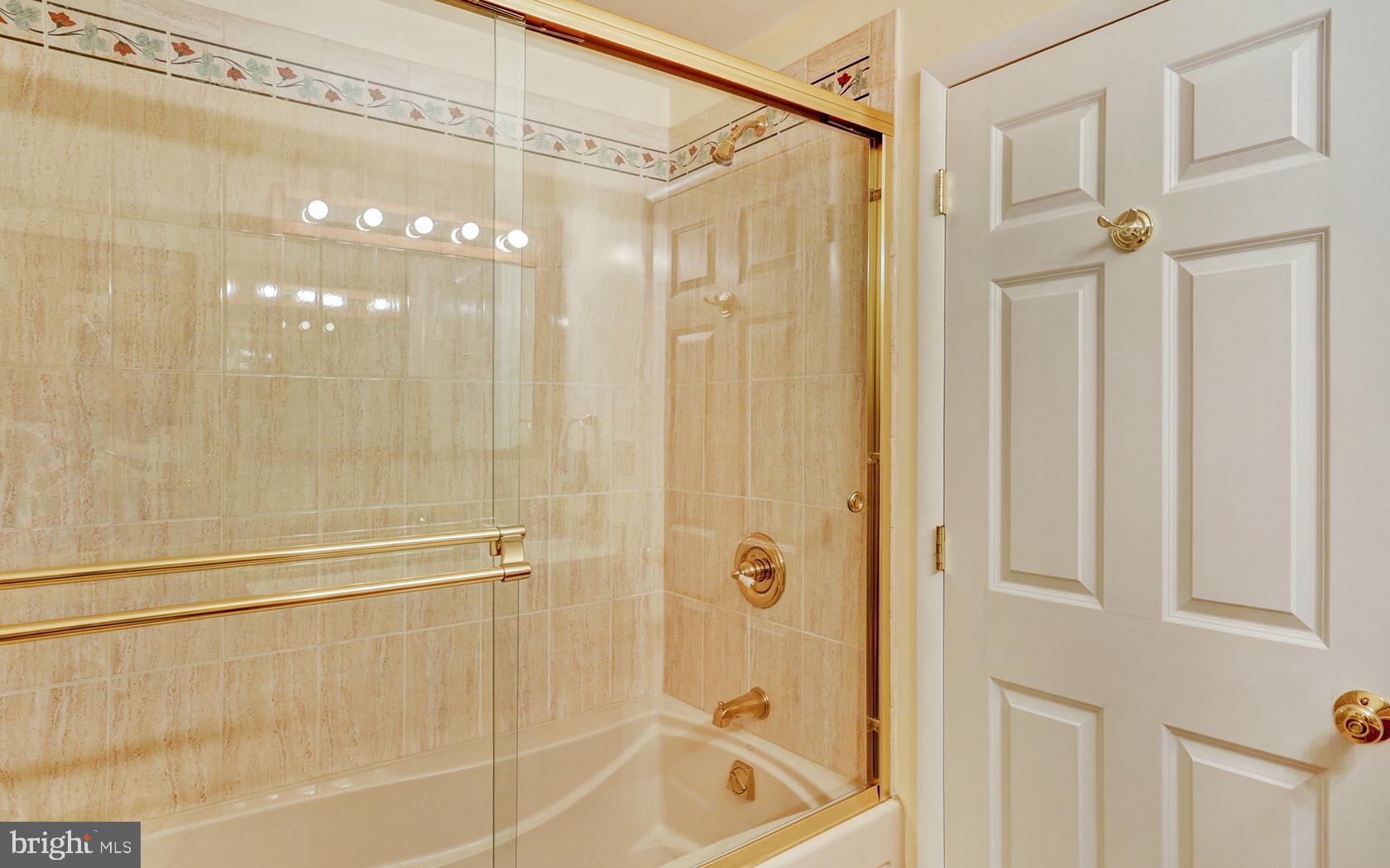 12 Randall Road Princeton, NJ 08540 - Photo 29 of 39 Apartment Full Bathroom