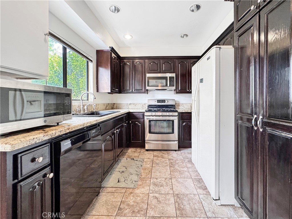 20224 Sherman Way, Unit 14 Winnetka, CA 91306 - Photo 7 of 20